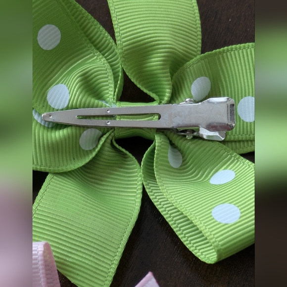 32 Like New 3.5" Clip On Bows Pinwheel Only $1.50 Each. - Picture 5 of 10